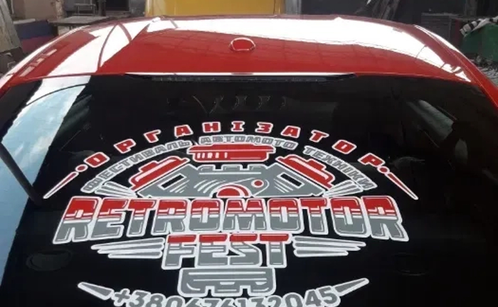 Изготовление наклеек . Наклейки на автомобиль. Реклама на автомобиле.