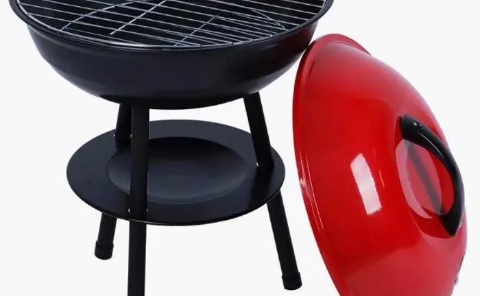 Компактний гриль для пікніка . Компактний гриль для пікніка .