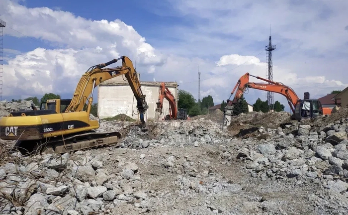 Ексковатор гусеничний з гідромолотом Ексковатор гусеничний з гідромолотом