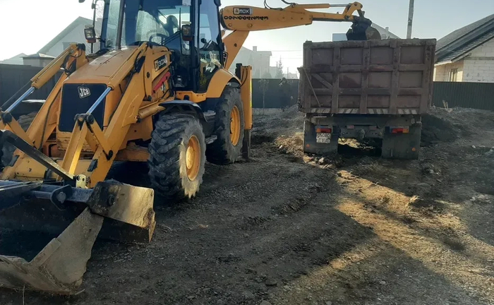 Послуги екскаватора-навантажувача JCB 3CX:роботи будь-якої складності!