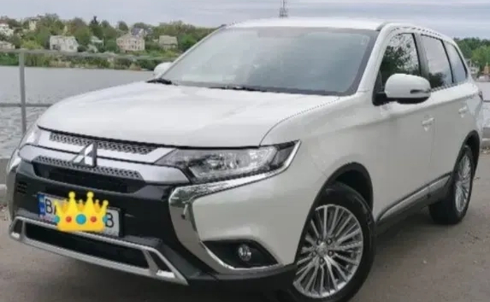 Послуги автомобіля Mitsubishi Outlander з водієм Послуги автомобіля Mitsubishi Outlander з водієм