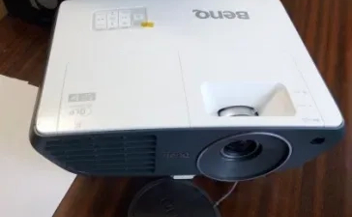 BenQ W700+: проектор на ваше свято