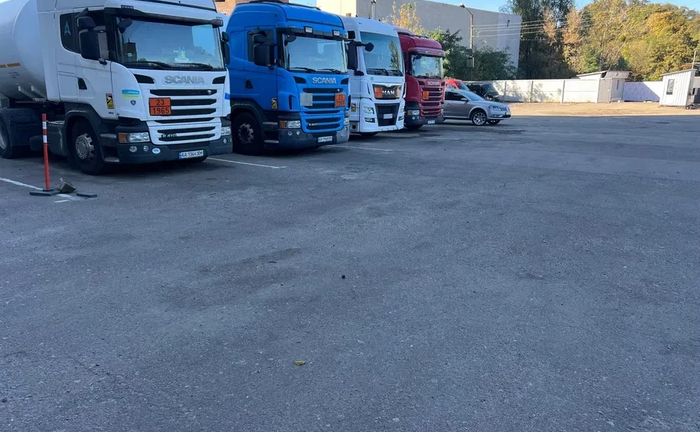Паркомісце по вулиці Амурської 4 Паркомісце по вулиці Амурської 4