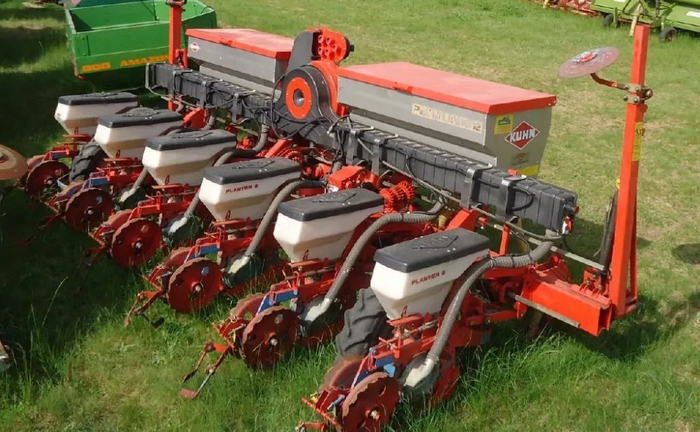 Професійна сівалка KUHN (641). Професійна сівалка KUHN (641).