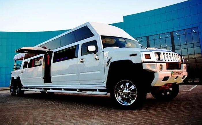 019 Лімузин Mega Hummer H2 білого кольору на дівич-вечір в Києві 019 Лімузин Mega Hummer H2 білого кольору на дівич-вечір в Києві