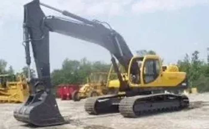 Послуги Гусеничного Екскаватора Volvo 360: Масштабні Земляні Роботи та Розробка Котлованів!