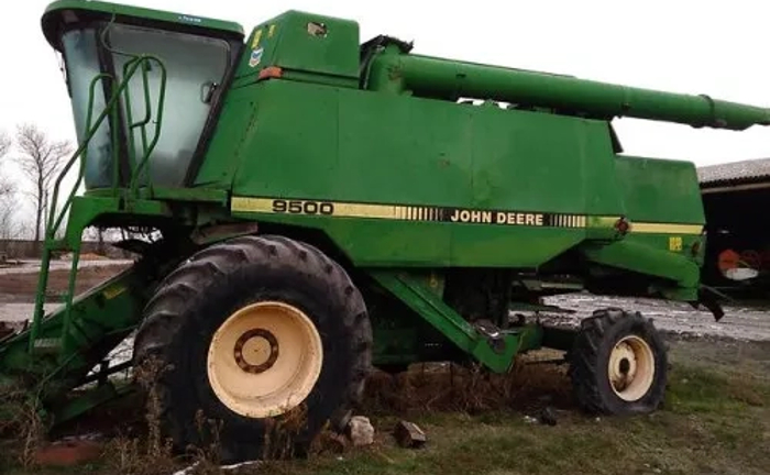 Зернозбиральний комбайн John Deere W 650 Зернозбиральний комбайн John Deere W 650
