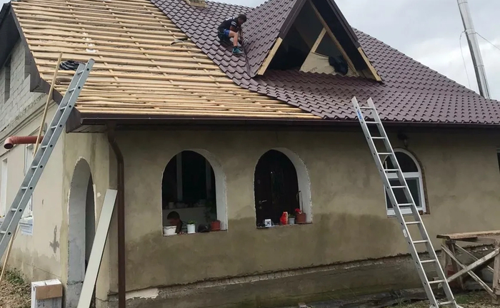 Монтаж дахів, водостічних систем, підсофітів. Все для даху!