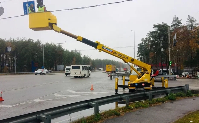 Послуги - автовишки 17-35 метрів Послуги - автовишки 17-35 метрів