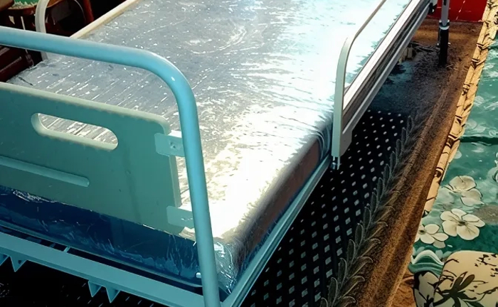 Медичне ліжко з електричним регулюванням.