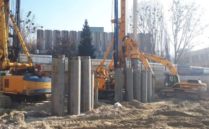 Бурова установка Bauer BG-40 для фундаментних та обсадних робіт