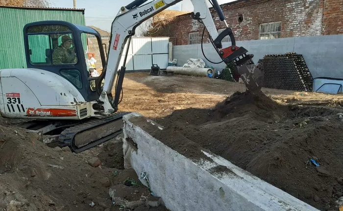 Послуги гусеничного трактора екскаватор Послуги гусеничного трактора екскаватор