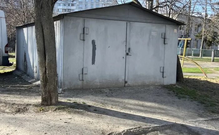 Сухий гараж в районі Макдональдса