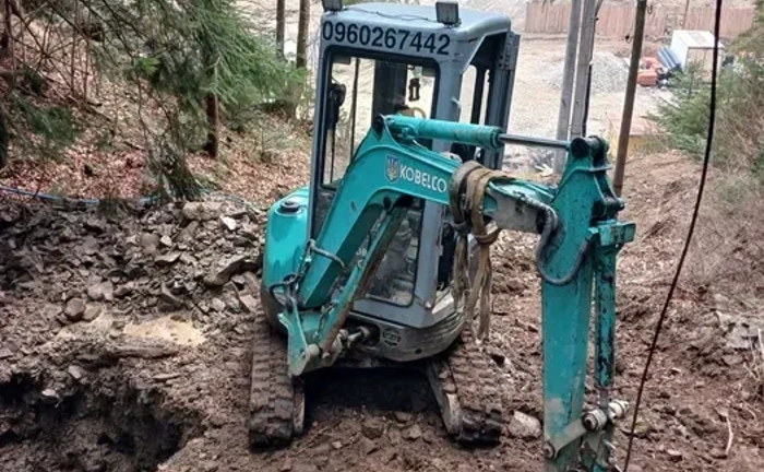 Послуги міні ескаватора Зил 131 Послуги міні ескаватора Зил 131