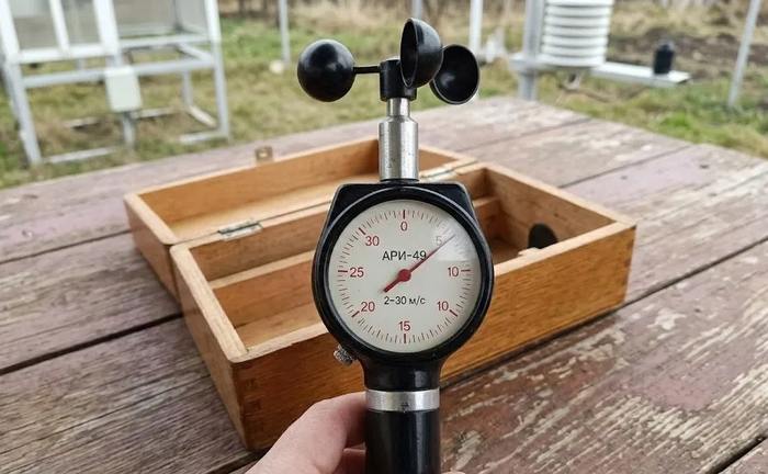 Анемометр АРИ-49 — для вимірювання швидкості вітру (2–30 м/с)