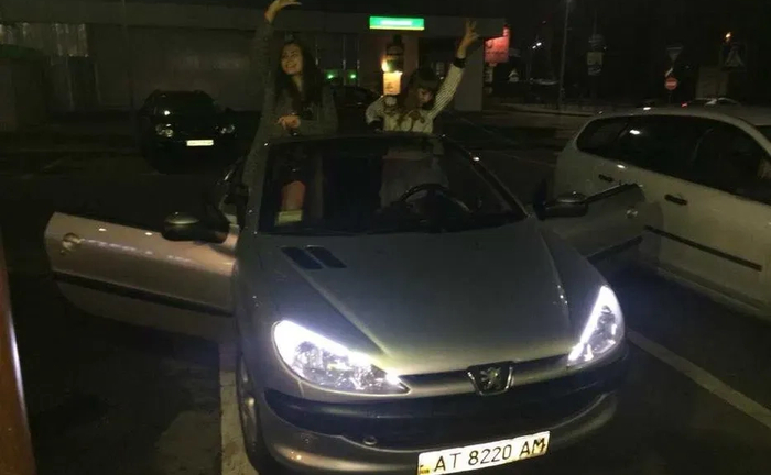 Кабріолет Peugeot 206 CC Авто подається тільки з водієм Кабріолет Peugeot 206 CC Авто подається тільки з водієм