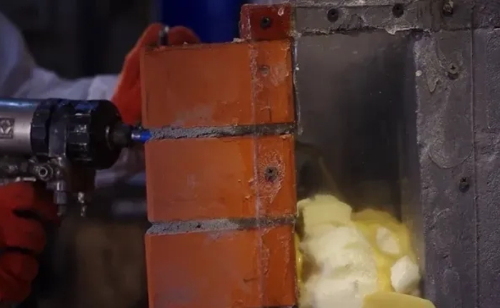 Утеплення пустот в стіні Утеплення пустот в стіні