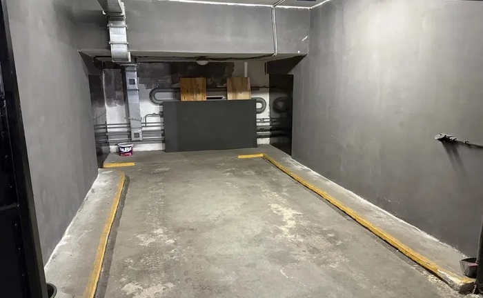 Паркомісце в підземному паркінгу