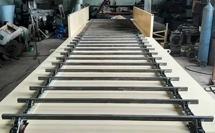 Виробляємо транспортер для тюків соломи в соломорізку. Виробляємо транспортер для тюків соломи в соломорізку.