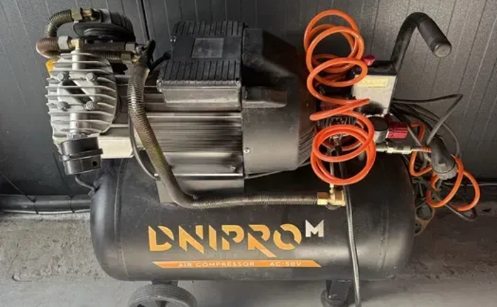 Повітряний компресор Dnipro-M AC-50 V.