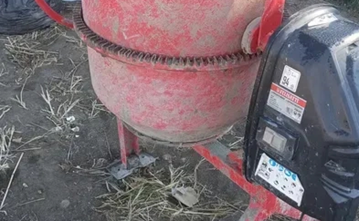 Бетонозмішувач (бетономешалка). Бетонозмішувач (бетономешалка).