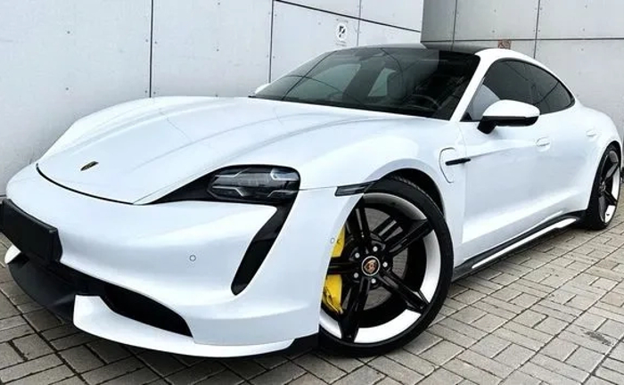 135 Porsche Taycan Turbo без водія в Києві 135 Porsche Taycan Turbo без водія в Києві
