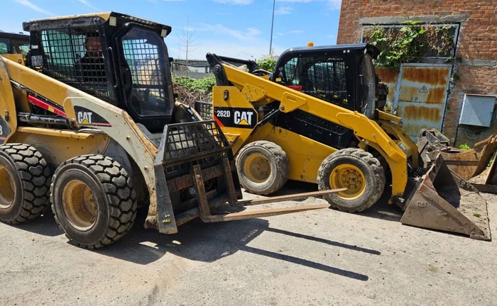 Бобкат і мініекскаватор з різними навісними — Васильків Бобкат і мініекскаватор з різними навісними — Васильків