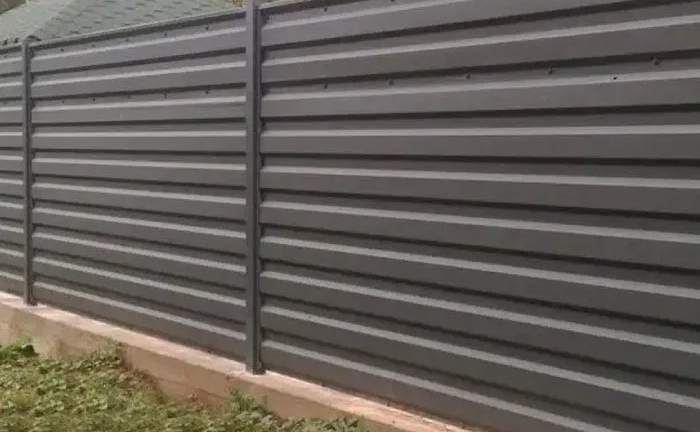 Професійне встановлення парканів з металопрофілю «під ключ»(Від 500 грн. м./пог.) Професійне встановлення парканів з металопрофілю «під ключ»(Від 500 грн. м./пог.)