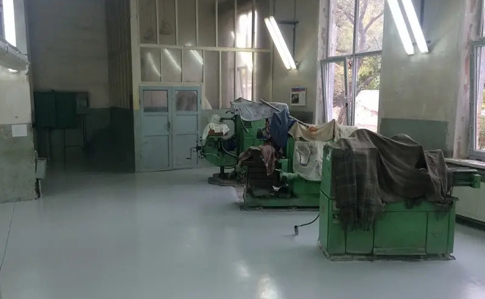 Тонкошарове Полімерне Покриття Підлоги: Надійний Захист від Пилу та Зносу!