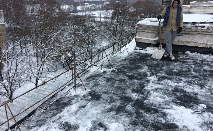 Прибирання снігу з даху будь-якої складності