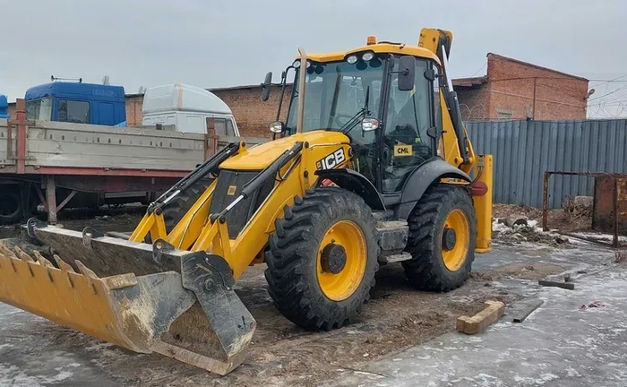 Екскаватор-навантажувач JCB 4CX послуги спецтехніки. Екскаватор-навантажувач JCB 4CX послуги спецтехніки.