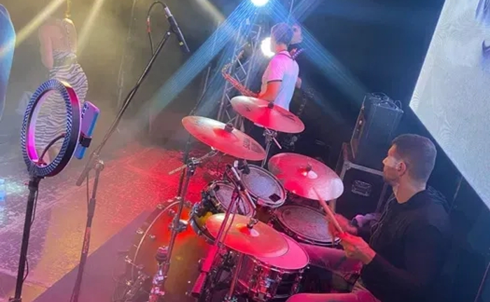 Обучение игре на барабанах: от основ ритма до любимых песен! Обучение игре на барабанах: от основ ритма до любимых песен!