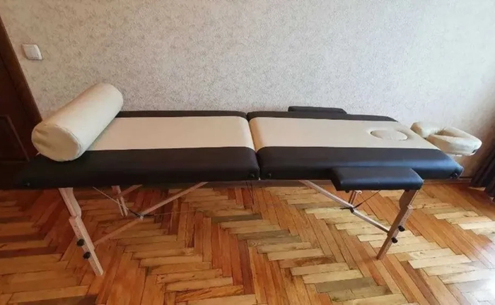 Масажна розкладна кушетка для проведення різних видів масажу