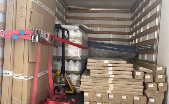 Вантажні перевезення Бусом до 3т *20м³ Гідроборт