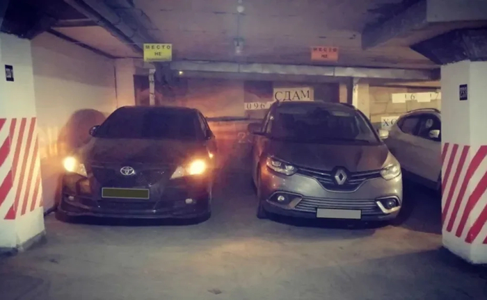 Місце в підземному паркінгу (-1 рівень), центр міста.