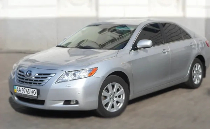 156 Авто на весілля Toyota Camry срібляста 156 Авто на весілля Toyota Camry срібляста