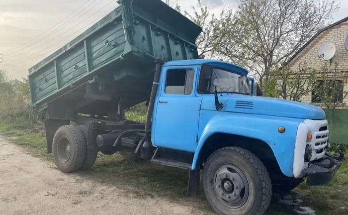Вивезення будівельного сміття, мотлоху, старих меблів в Одесі ЗІЛ 6 тон Вивезення будівельного сміття, мотлоху, старих меблів в Одесі ЗІЛ 6 тон