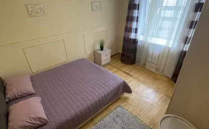 Трикімнатна квартира біля метро Мінська