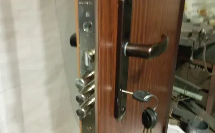 Ремонт, заміна та встановлення дверних замків, ручок, петель Ремонт, заміна та встановлення дверних замків, ручок, петель