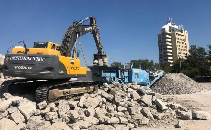 Гусеничний екскаватор в ідеальному стані