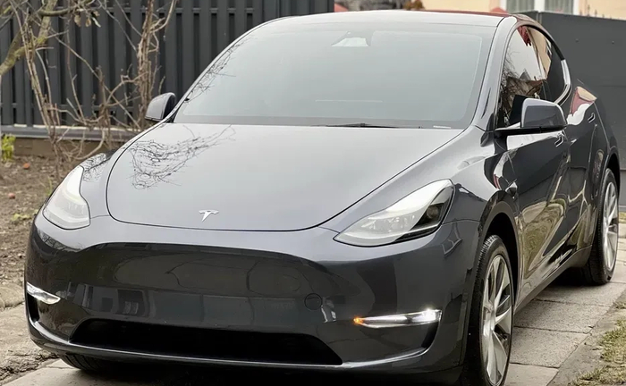 Авто Tesla Y