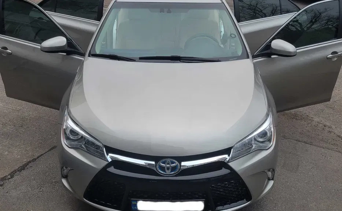 Авто Toyota Camry з водієм на весілля та інші заходи Авто Toyota Camry з водієм на весілля та інші заходи