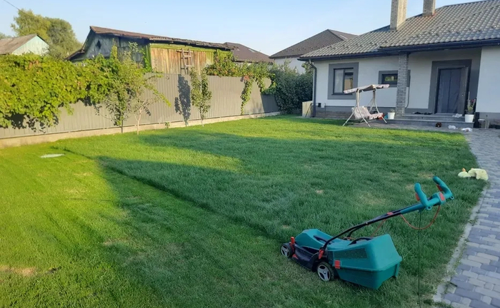 Покос стрижка газону, підживлення Осокорки, Дачний масив