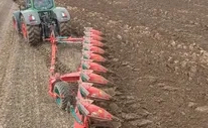 Плуг KVERNELAND (1662) для пахоти землі Плуг KVERNELAND (1662) для пахоти землі