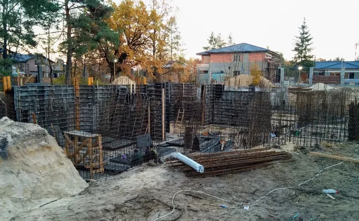 Легка опалубка для стін, колон та перекриття Легка опалубка для стін, колон та перекриття