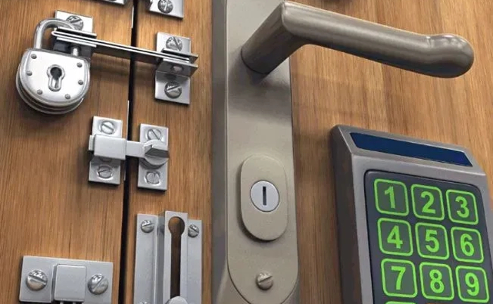 Замена дверных замков.установка новых.служба вскрытия замков, дверей. Замена дверных замков.установка новых.служба вскрытия замков, дверей.