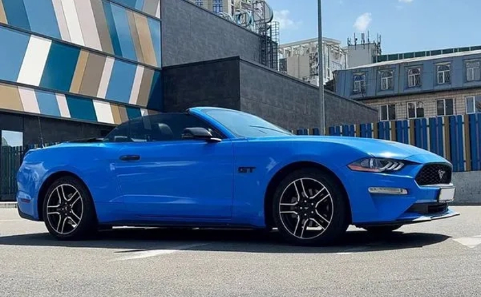 265 Ford Mustang GT без водія подобово 265 Ford Mustang GT без водія подобово