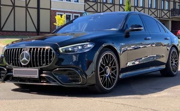163 Mercedes-Benz S580 AMG W223 з водієм 163 Mercedes-Benz S580 AMG W223 з водієм