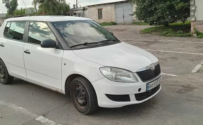 Київ — Škoda Fabia 1.2 газ/бенз для таксі доставки власних потреб Київ — Škoda Fabia 1.2 газ/бенз для таксі доставки власних потреб