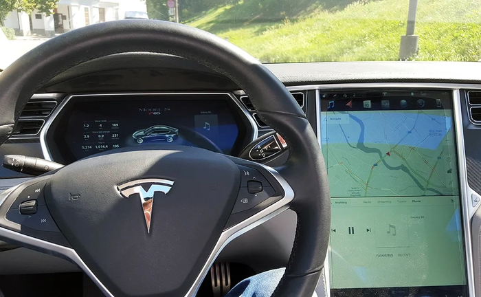 Tesla на весілля з водієм Tesla на весілля з водієм